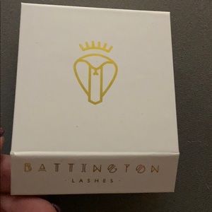 BNIB Battington Harlow 3D lashes